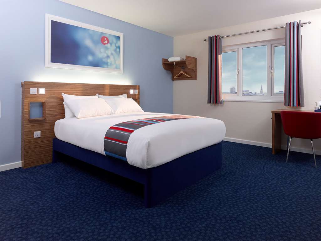 Travelodge Birmingham Кингсвинфорд Номер фото