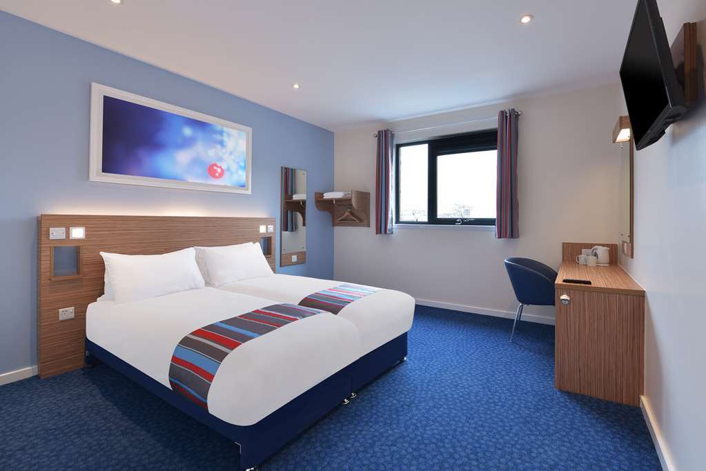 Travelodge Birmingham Кингсвинфорд Номер фото