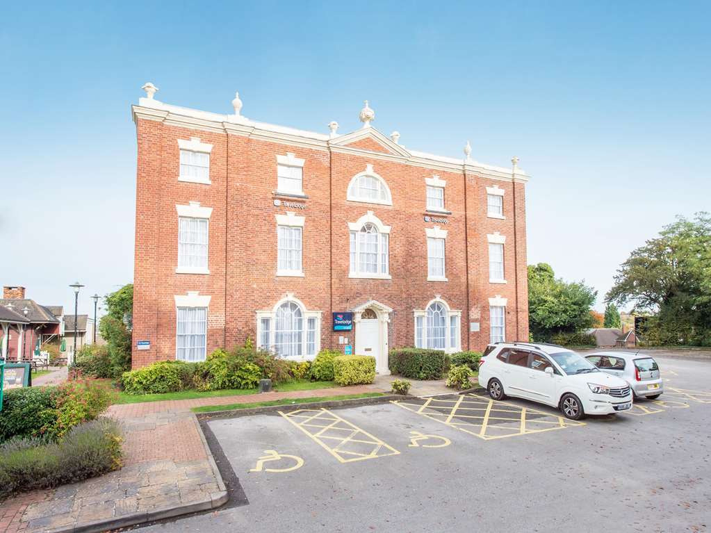 Travelodge Birmingham Кингсвинфорд Экстерьер фото